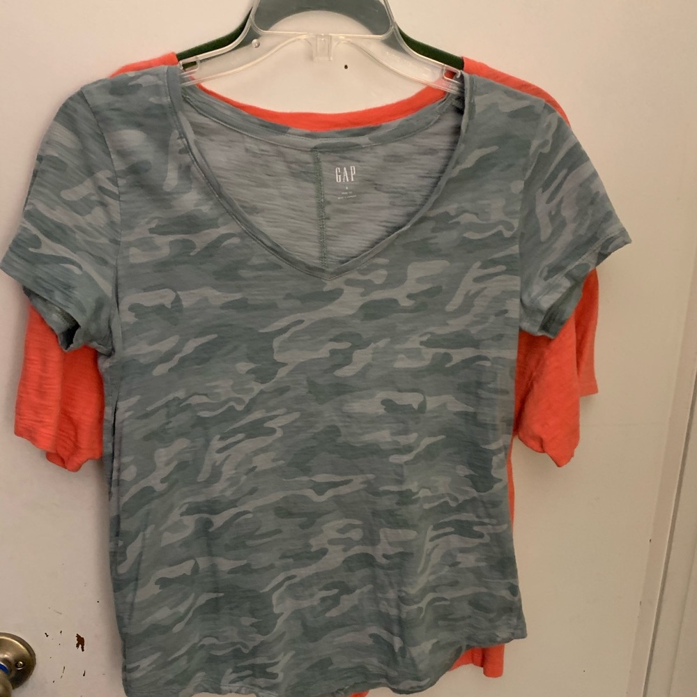 V-neck easy camo tee
